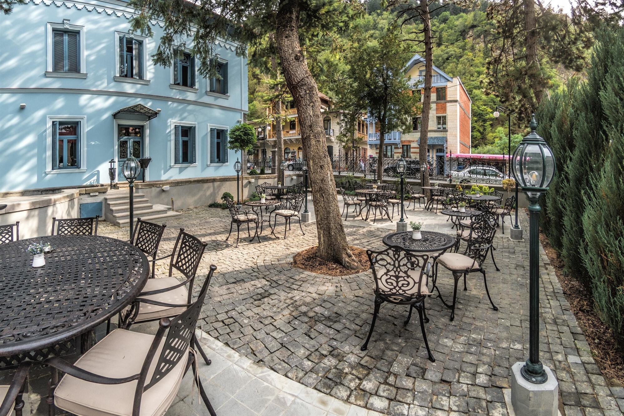 Golden Tulip Borjomi Hotel Exterior photo